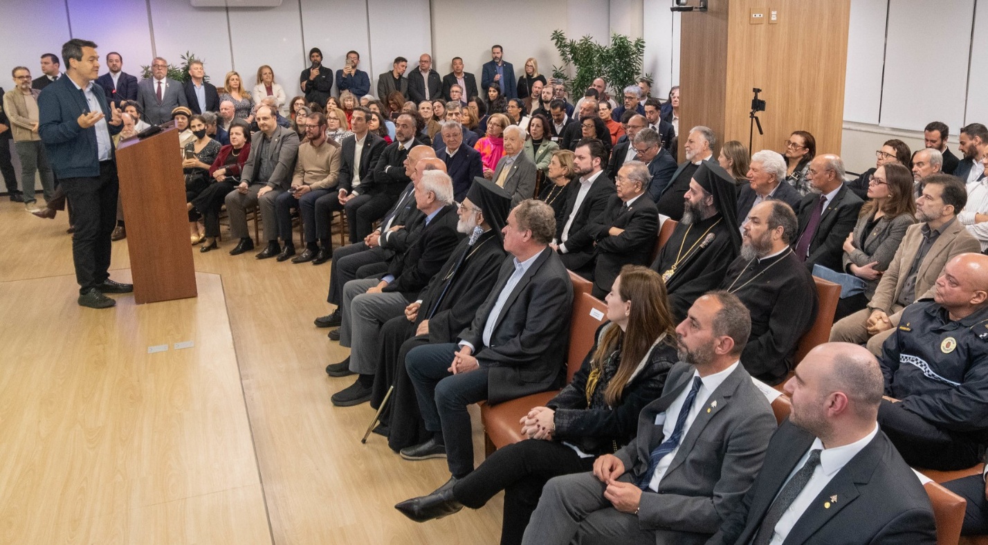 Foto: Fabricio Cobra Arbex falando com a plateia | Créditos: Edu Guimarães / ACSP