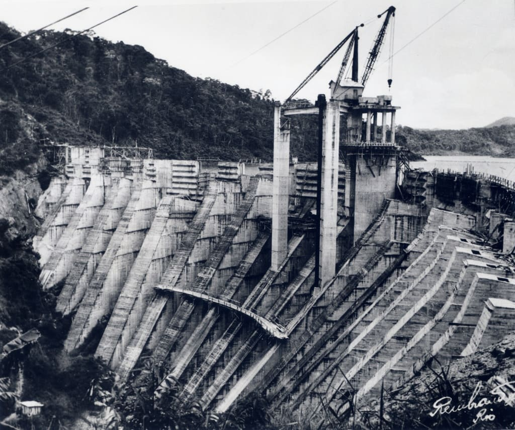 Imagem 1.  Elevação da barragem do Ribeirão das Lajes, da Usina Hidrelétrica Fontes Nova | Acervo Memória da Eletricidade